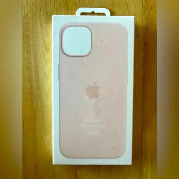 Apple iPhone 14 Silicon Case in Chalk Pink - Picture 1 of 3